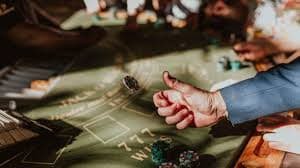 Tampilan permainan Money Train di layar ponsel larasati4d dengan gulungan penuh simbol kereta api